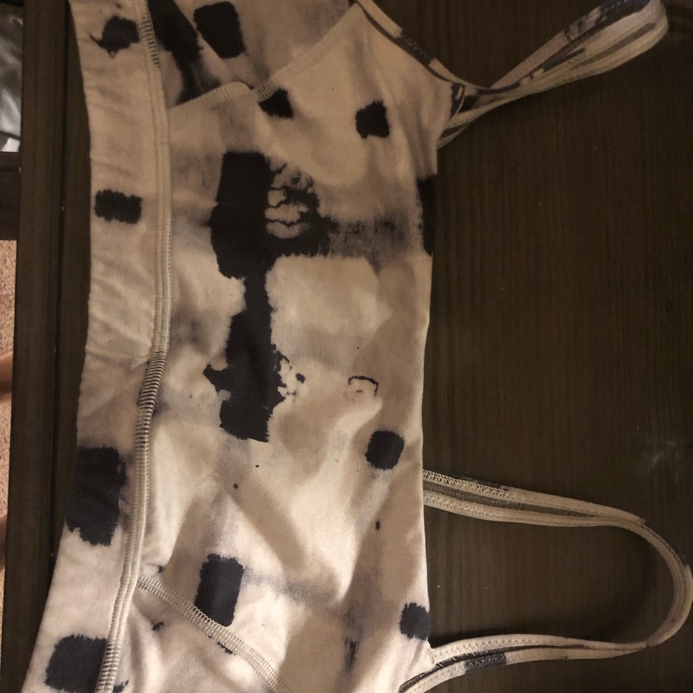 Lululemon sports bra